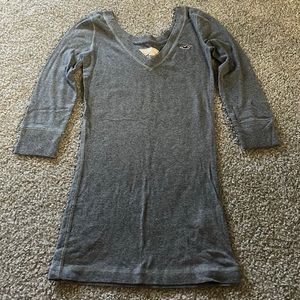 Hollister Brand hco V Neck style shirt quarter sleeve size XS longer length grey